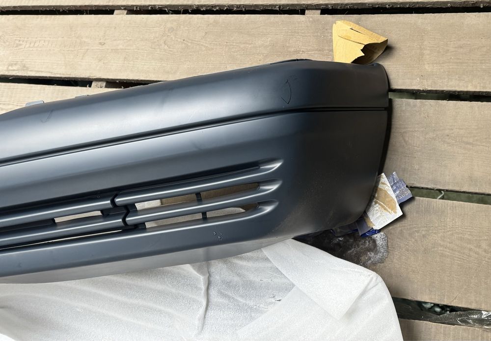 Передний бампер на Mercedes W140