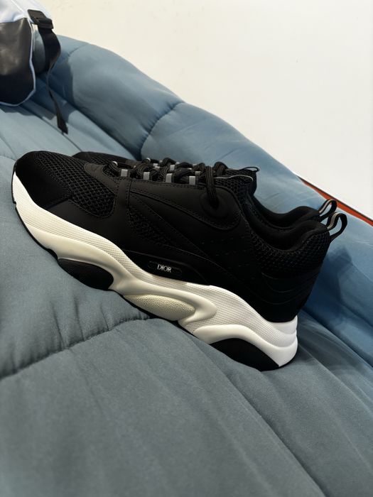 DIOR B22 black and white