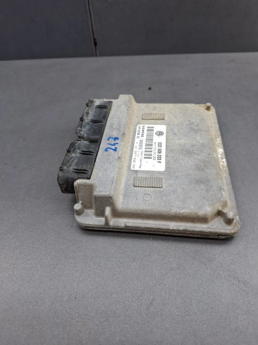 Calculator motor ECU 03D 906 033 F Volkswagen VW Polo 2008