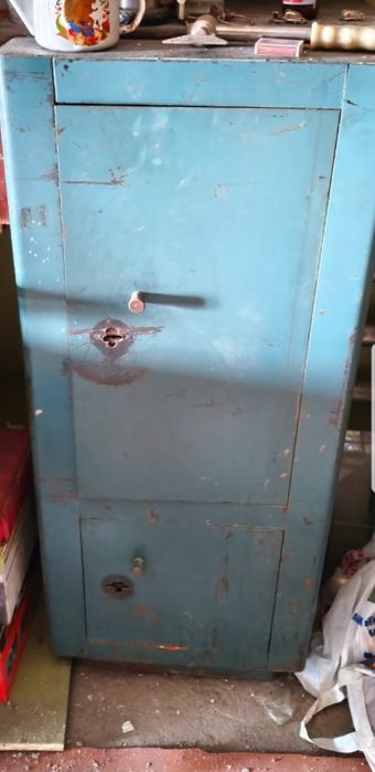 Сейф металлический