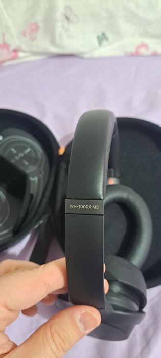 Sony WH-1000XM3 — безжични слушалки с активно шумопотискане (черни)