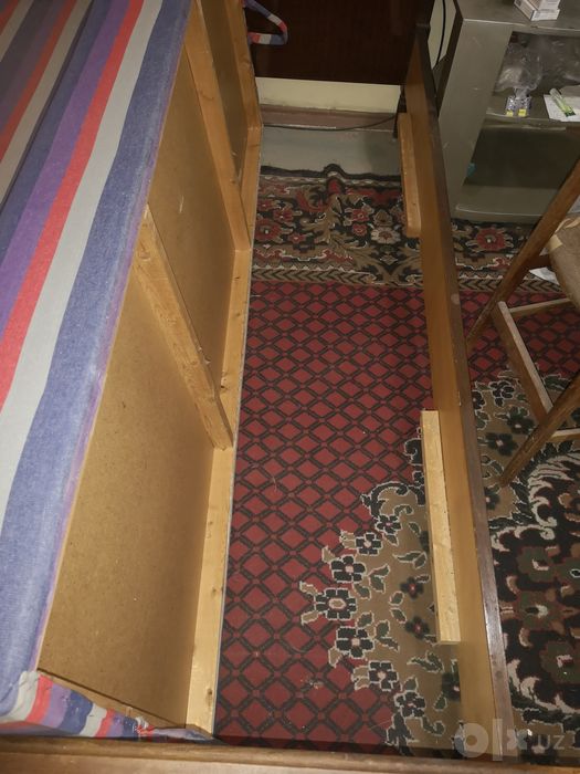 Продам срочно 2х спальную кровать