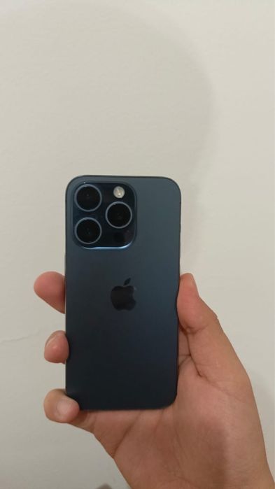 Айфон 15 про синий цвет