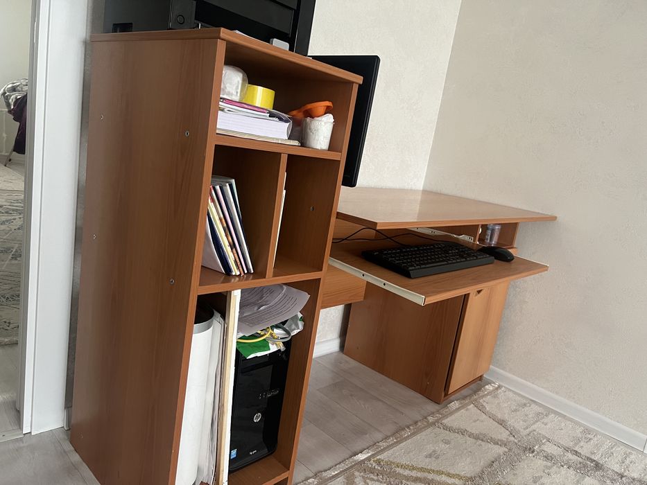 Продам компьютерный стол