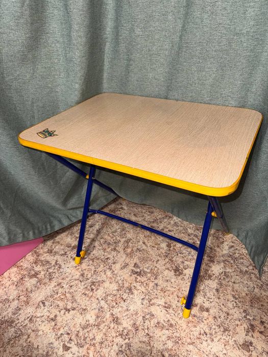 Продам детский столик