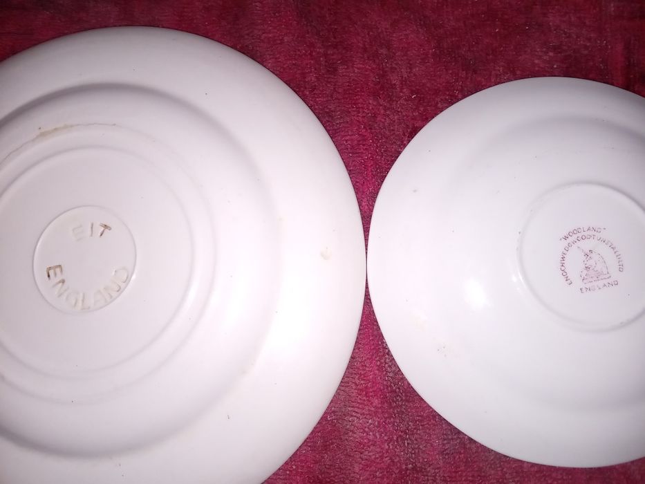 Doua farfurii Anglia ,20 cm.si 15 cm,stare perfecta