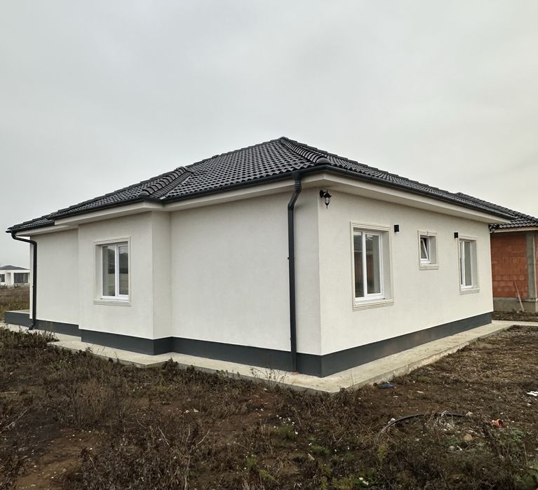 Casa noua semifinisata in Santandrei