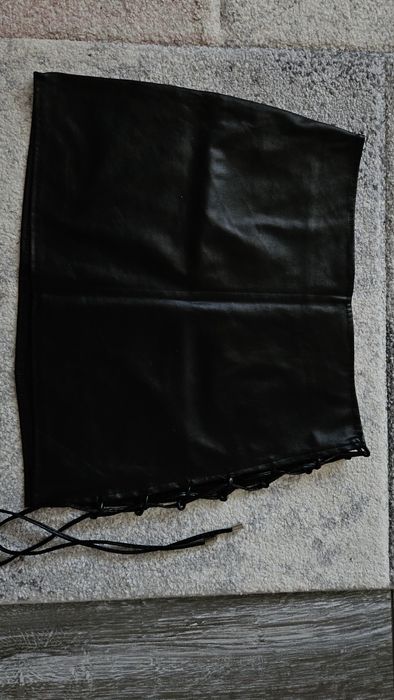 Секси черна мини пола с висока талия