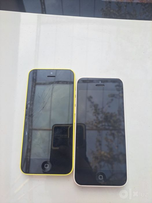 iPhone 5 c sotiladi oqi ideal lekin batarekasi yoq holos