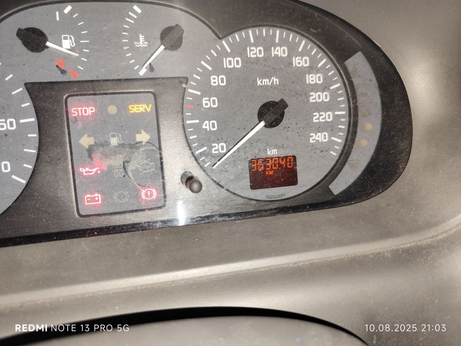 Vând Renault Scenic.