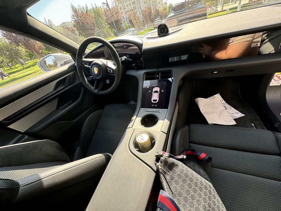 Porsche Taycan CrossTurismo 4s