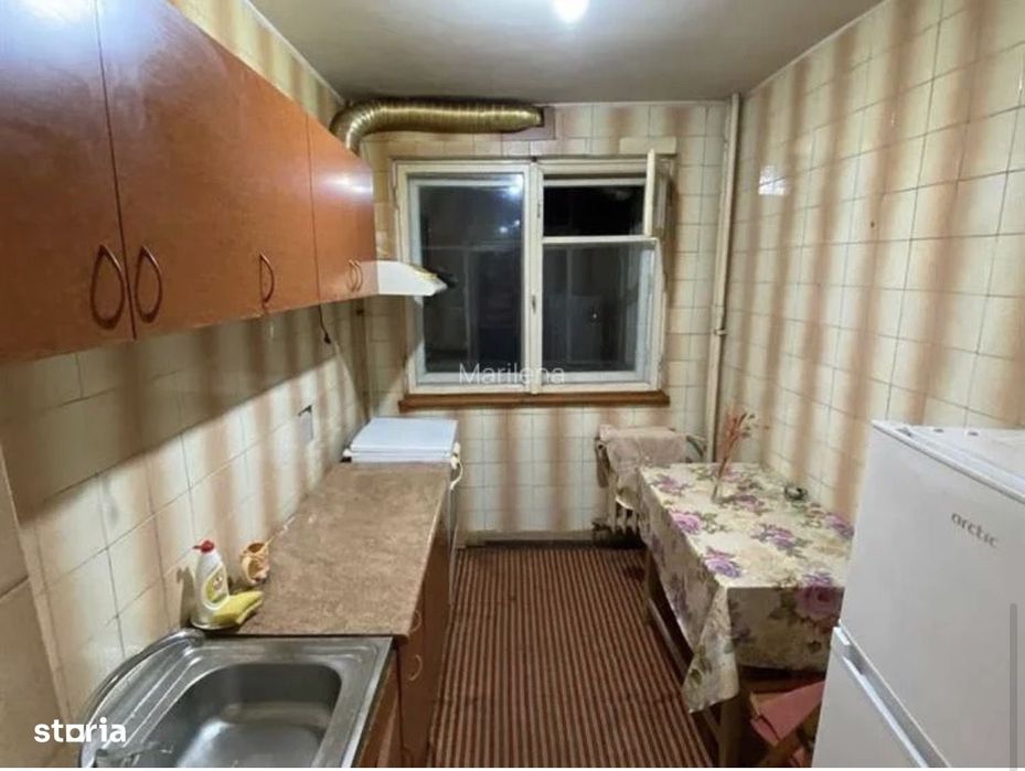 Decomandat, Brazdă, etaj 4/10, pret 100.000€