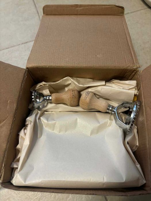 Машина за приготвяне на домашна паста 9 степ+2 итал. форми за равиоли.