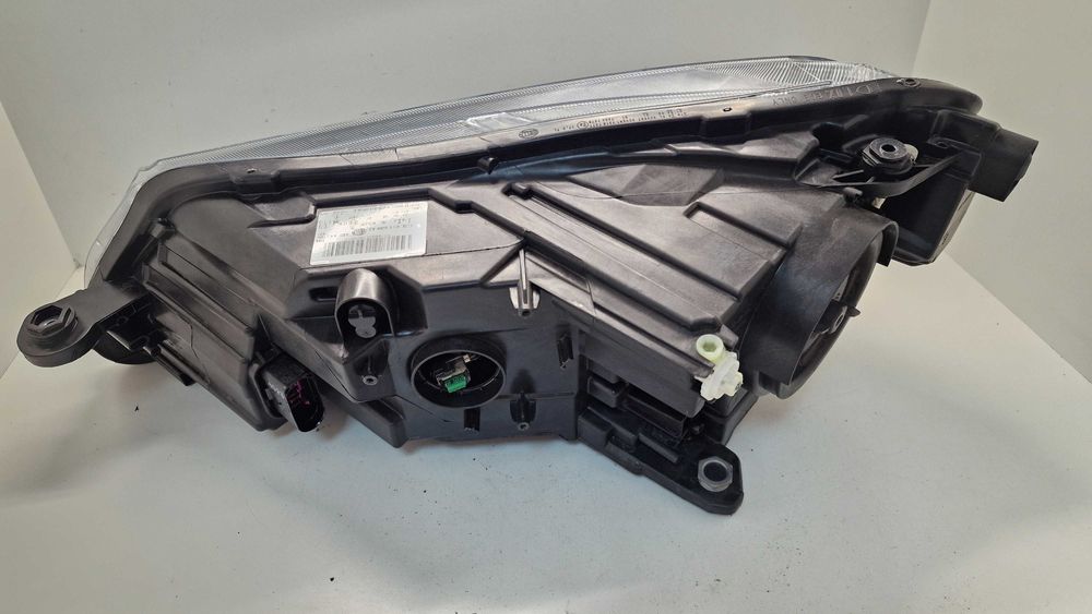 НОВ - Skoda Superb 3V ксенон ДЕСЕН фар desen xenon far Шкода Супърб