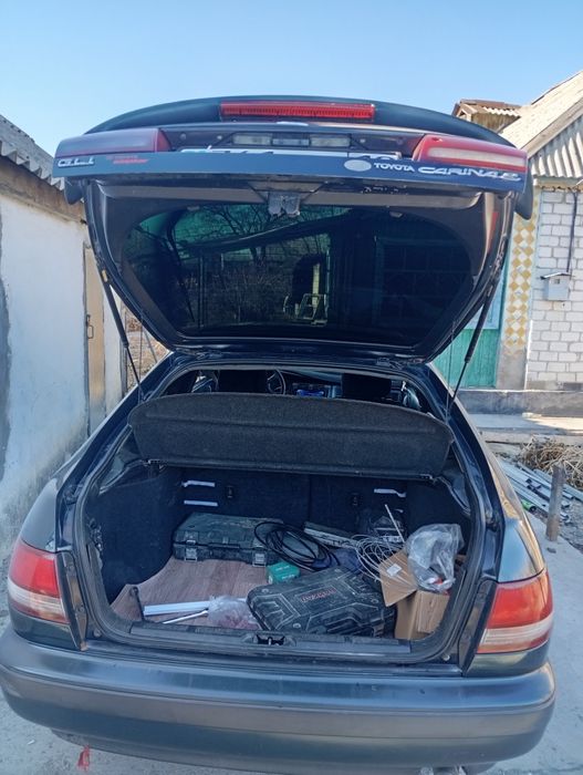 Toyota Carina E...
