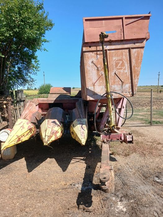 Tractor cu utilaje de vanzare