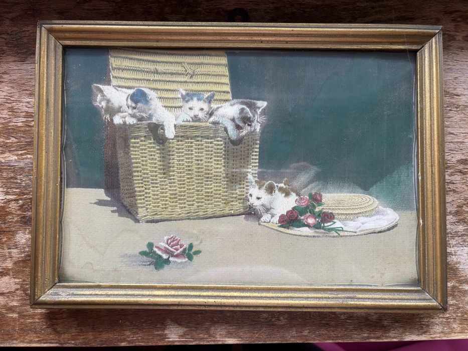 Старинен гоблен с котета