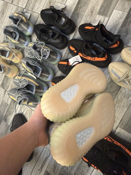 Vand adidasi yeezy boost en gros
