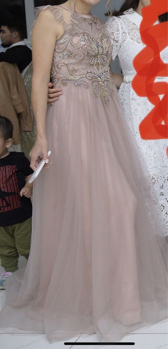 Шикарное платье нарядное вечернее