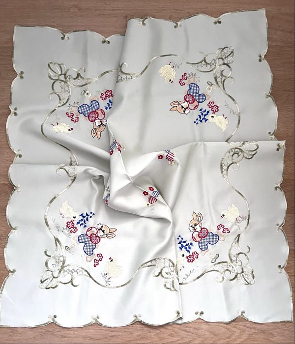 Față de masă și napron cu specific de Paște