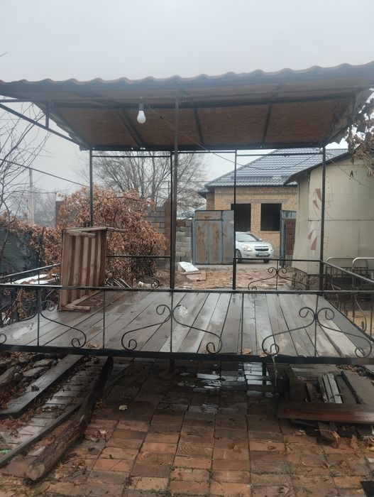 Срочно Тапчан с крышой.