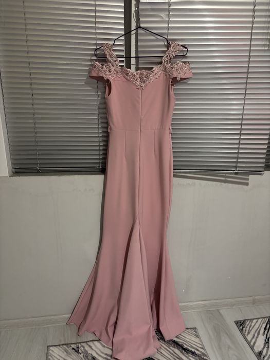 Официална рокля