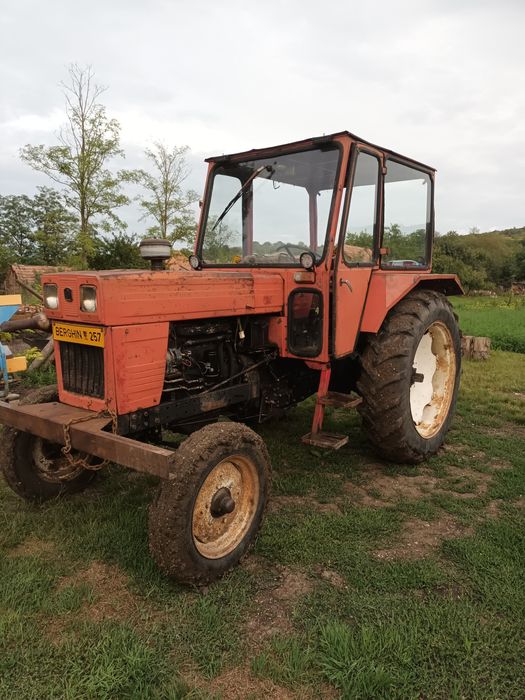 Tractor Universal 650