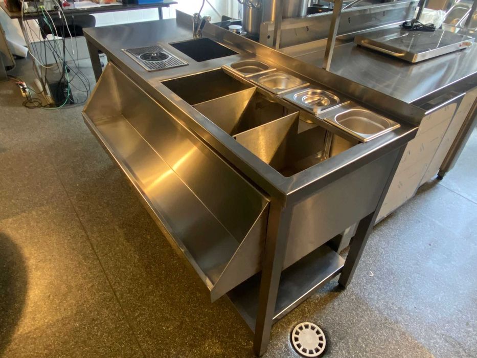Statie de lucru pentru bar din inox cu polite si rebord