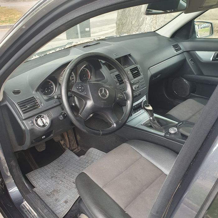 Vând Mercedes c200 2011