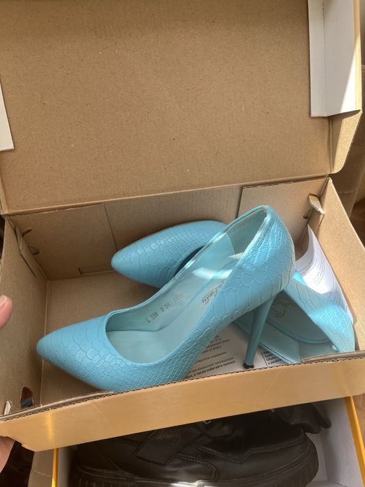 Продам костюм и туфли