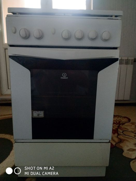 Продам газовую плиту
