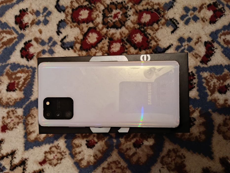 Продам три телефона