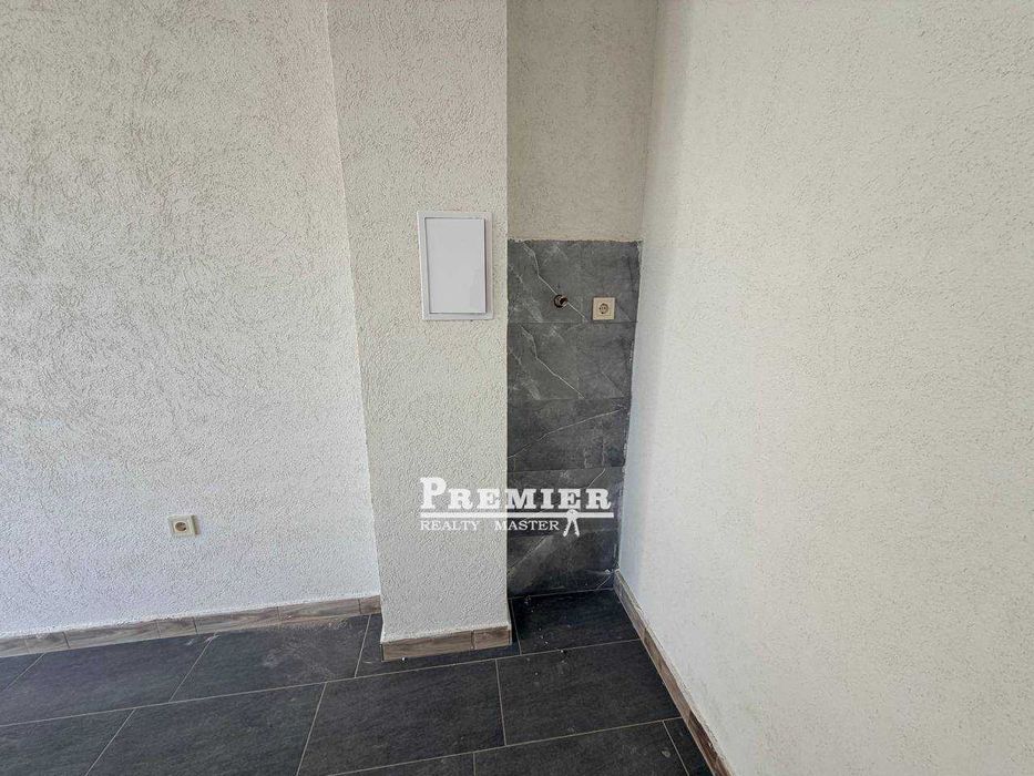 Просторен гараж с нов ремонт в Поморие - 27 м²