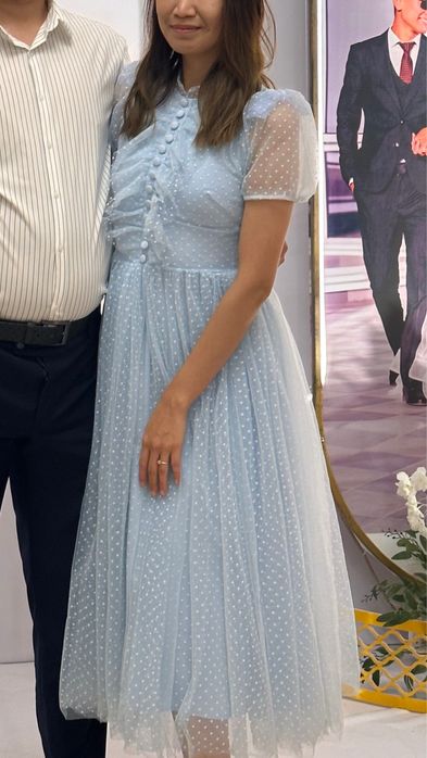 Платье почти новые одевала 1-2 раза