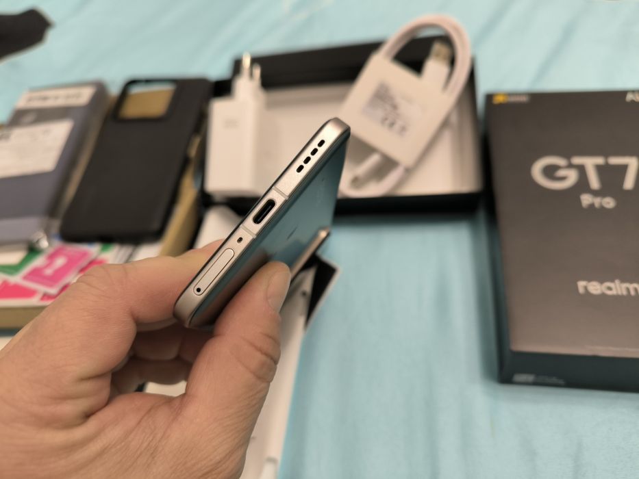 V/S Realme GT7 pro 512/12 impecabil 10/10