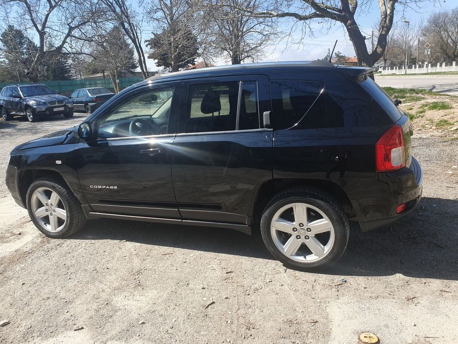 Jeep Compass черен металик