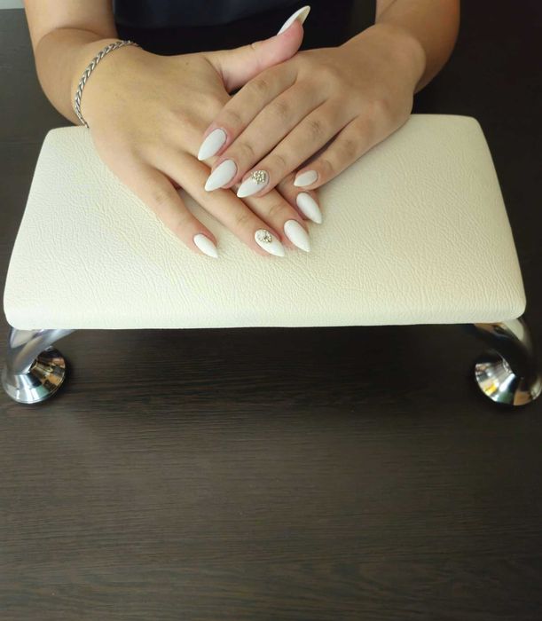 Поставка за маникюр