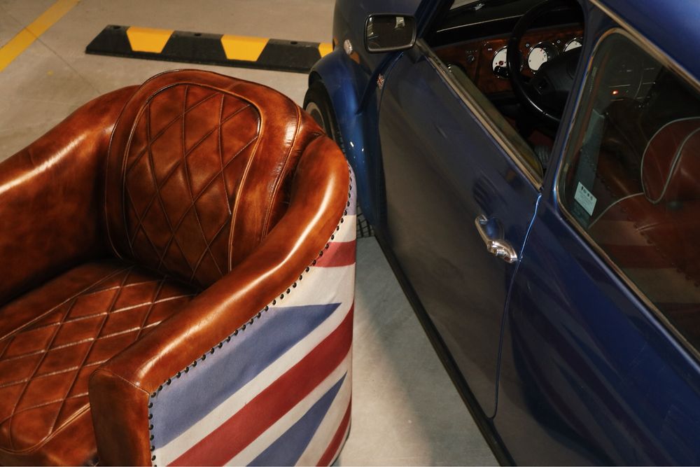 Canapea si fotoliu tip Chesterfield - piele naturala bizon - nouă