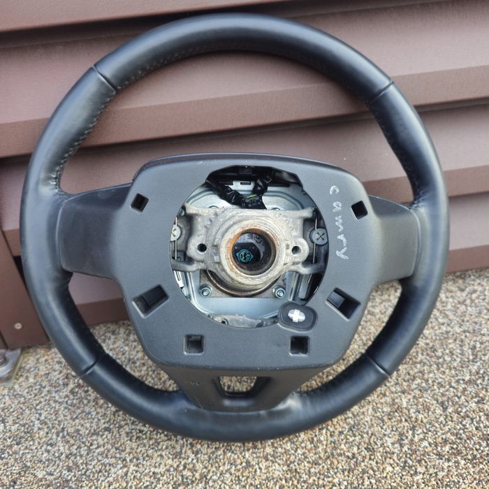Оригинален волан за Тойота Камри 2020г. без следи от употреба!