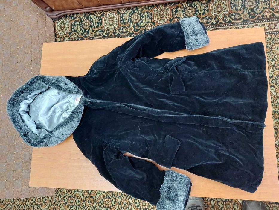 vând paltoane fetite , geci si costume complete de iarnă copii