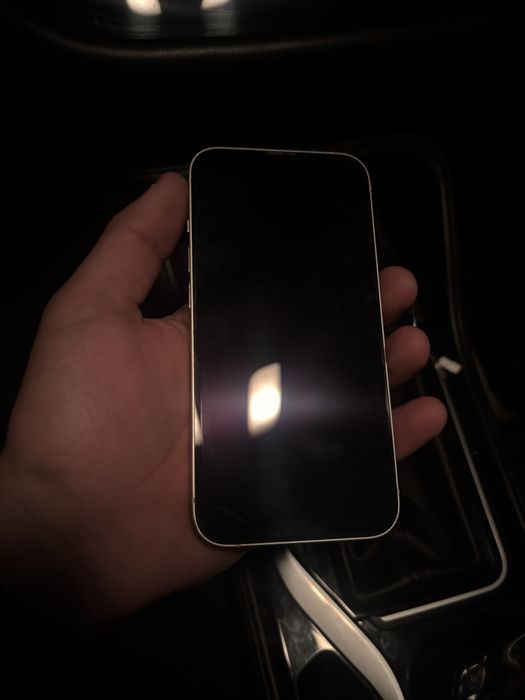 Продам айфон 13.