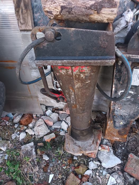 Vând 2 picone 150  si 100 kg a fost pa miniexcavator bobcat escavator