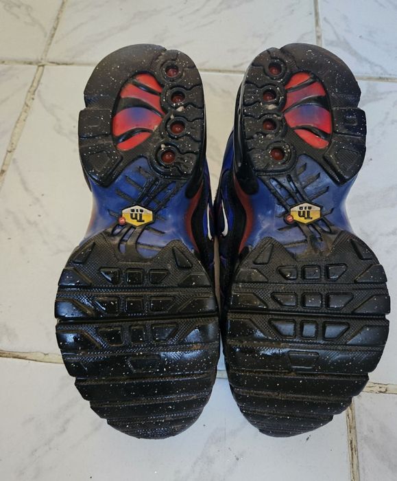 Nike Air Max Plus, известни с разцветката "Spider-Man", която се отличава с черно, синьо и червено. No 35.5.Носени един сезон. Без забележки!