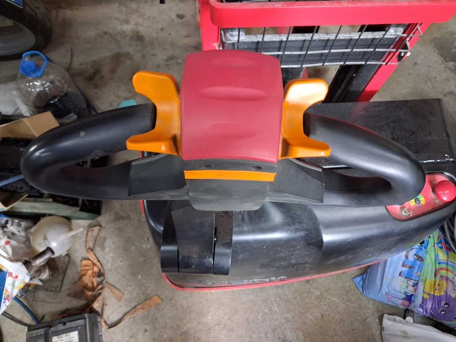 Електрически високоповдигащ стакер Veni