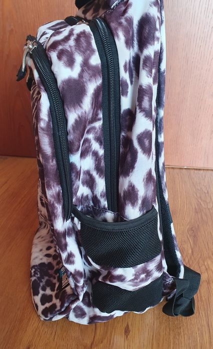 Продавам здрава и красива ученическа раница "ST.Right"