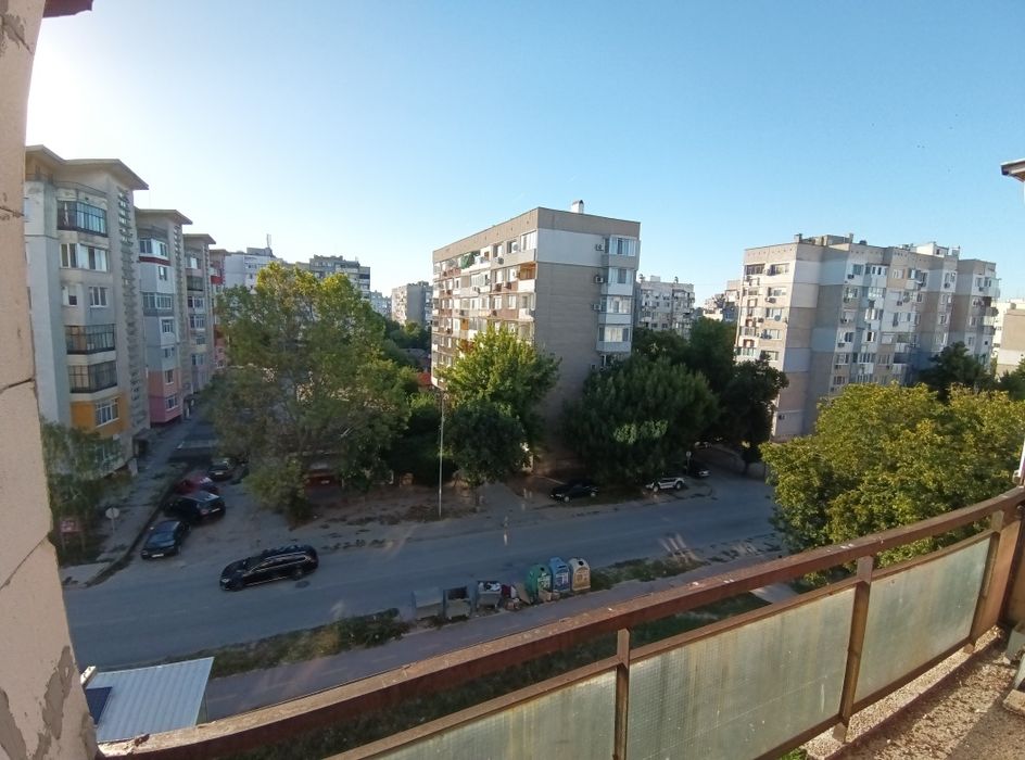 Двустаен апартамент до митницата