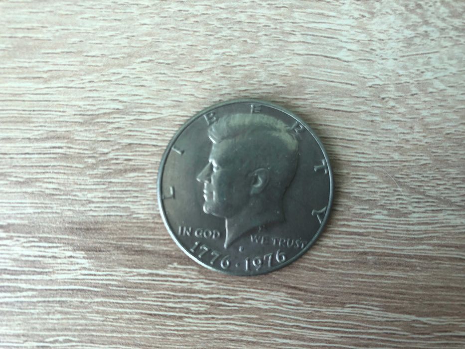 Продавам половин долар от 1976г.