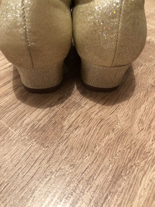 Туфли на девочку 5-6 лет