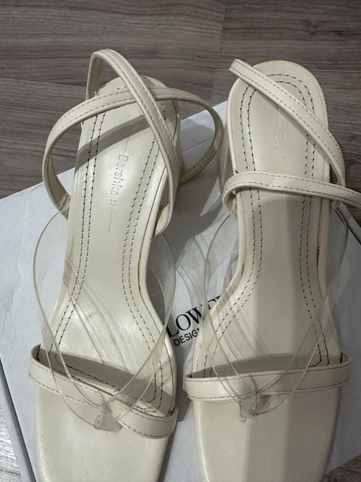 Страхотни сандали с ток Bershka