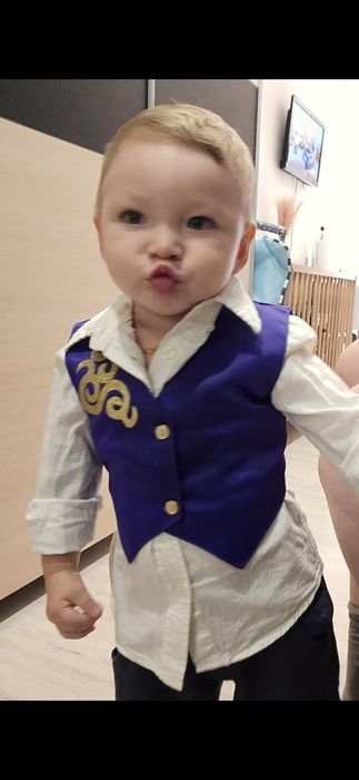 На Наурыз детская национальная жилетка, как новая!